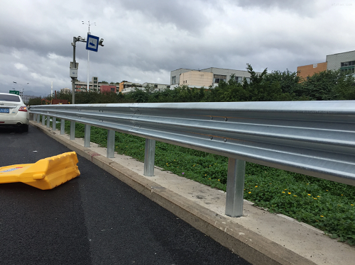 高速公路護(hù)欄